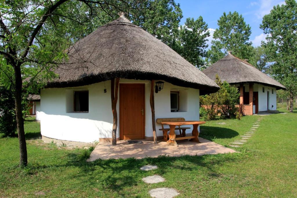 Galopp Major Hotel Gyal Exterior photo